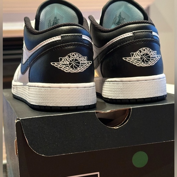 Air Jordan 1 Low (GS) White/Black, size 8.5 Women’s USA - Picture 2 of 5